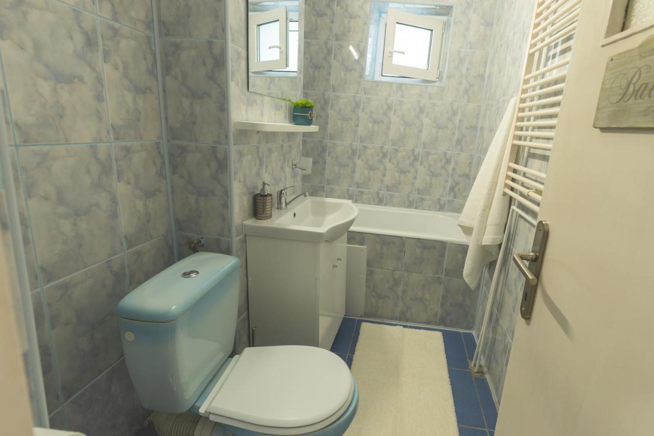 Luxury 2 Bedroom Holiday Apartment 피테슈티 외부 사진