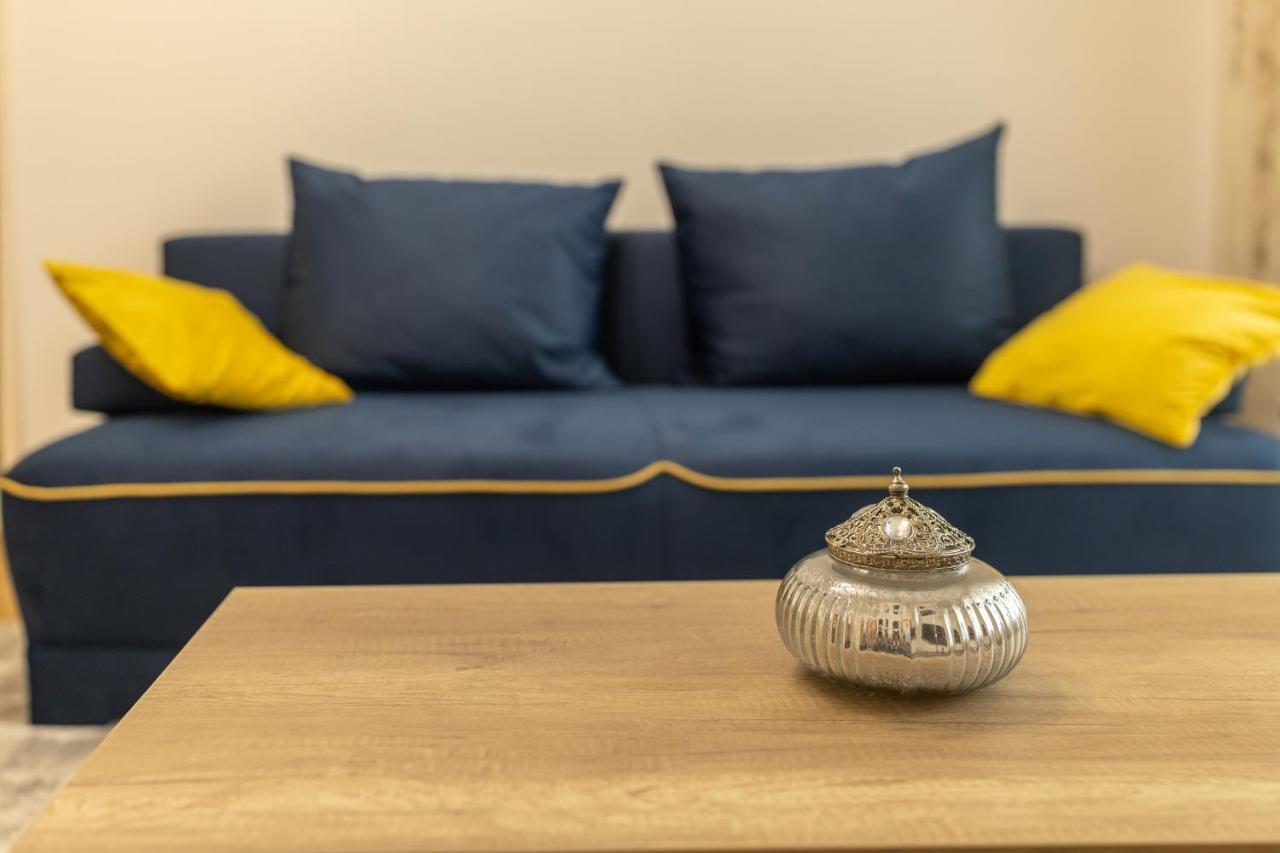 Luxury 2 Bedroom Holiday Apartment 피테슈티 외부 사진